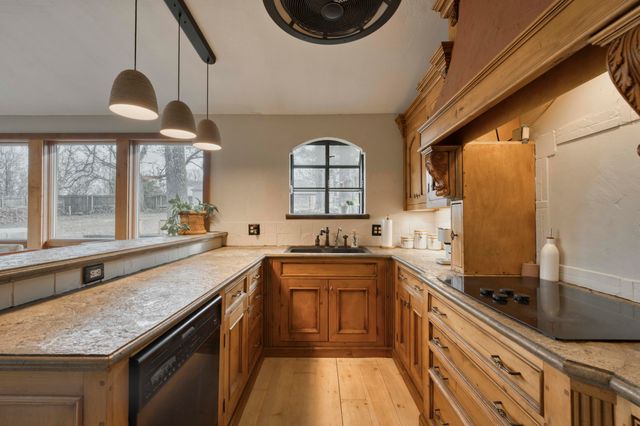 6252 S Philmar Drive, Springfield, MO 65804