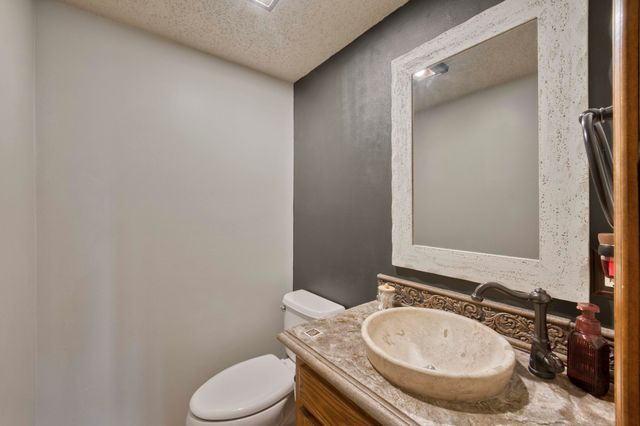 6252 S Philmar Drive, Springfield, MO 65804