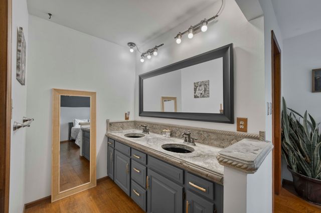 6252 S Philmar Drive, Springfield, MO 65804