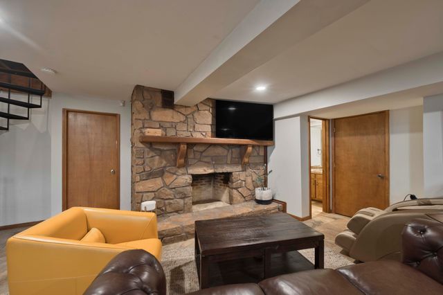 6252 S Philmar Drive, Springfield, MO 65804