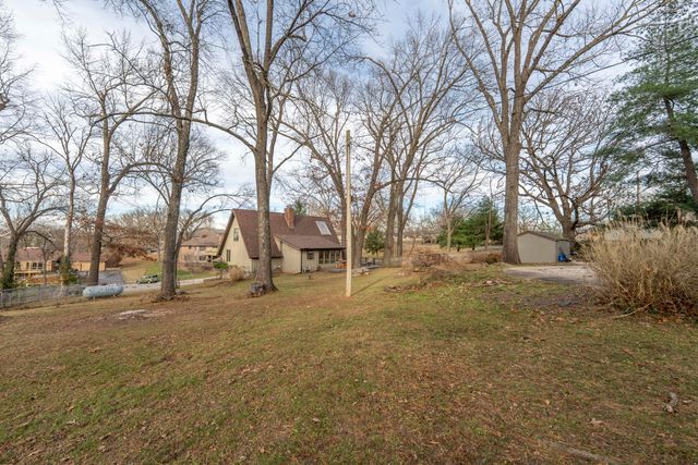 6252 S Philmar Drive, Springfield, MO 65804