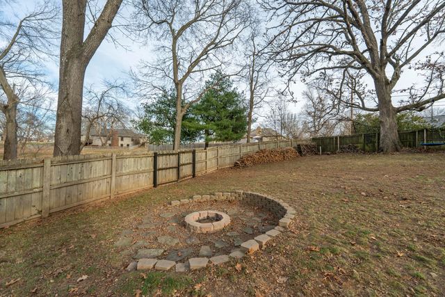 6252 S Philmar Drive, Springfield, MO 65804