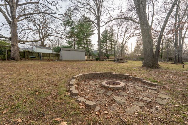 6252 S Philmar Drive, Springfield, MO 65804