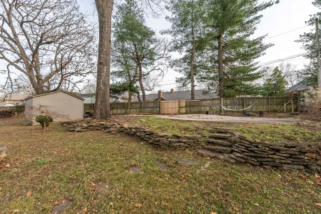 6252 S Philmar Drive, Springfield, MO 65804