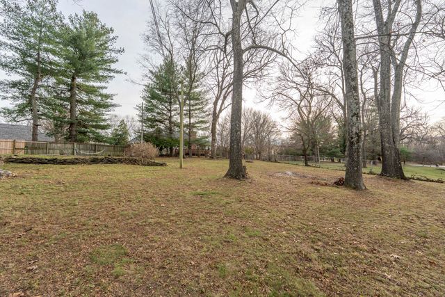 6252 S Philmar Drive, Springfield, MO 65804