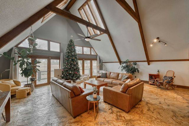 6252 S Philmar Drive, Springfield, MO 65804