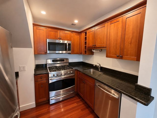 42 8th St 2318, Boston, MA 02129