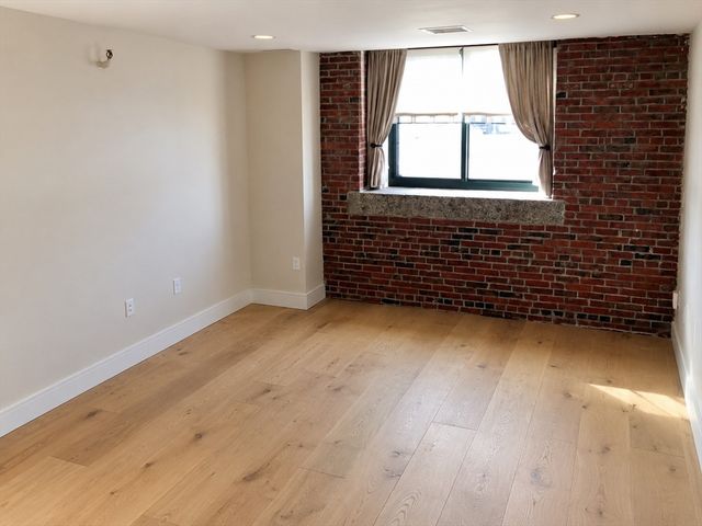 42 8th St 2318, Boston, MA 02129