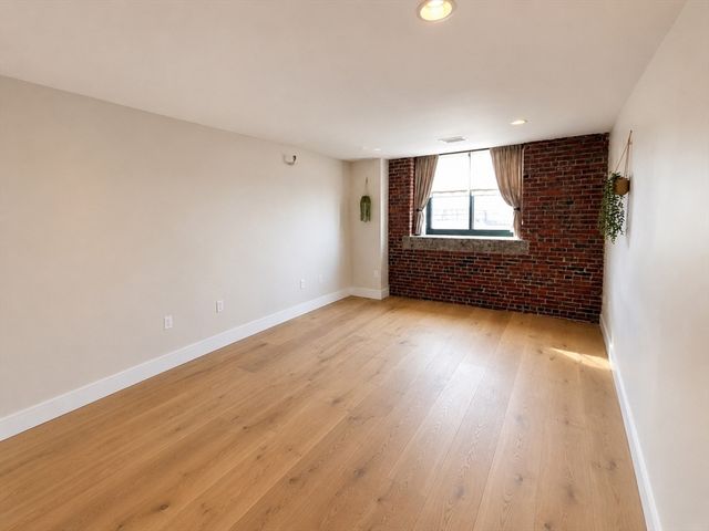 42 8th St 2318, Boston, MA 02129