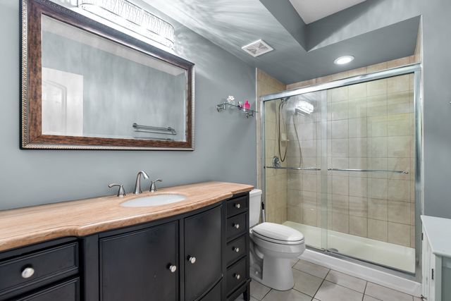 655 PERRIE Drive 206, Elk Grove Village, IL 60007