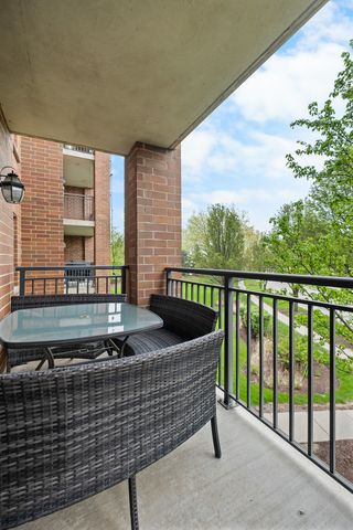655 PERRIE Drive 206, Elk Grove Village, IL 60007