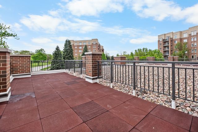 655 PERRIE Drive 206, Elk Grove Village, IL 60007