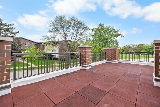 655 PERRIE Drive 206, Elk Grove Village, IL 60007