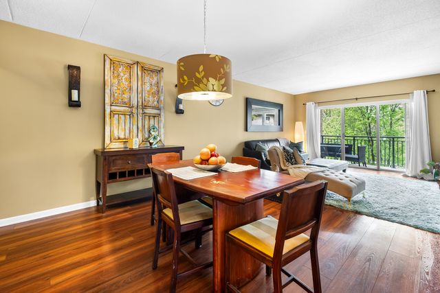 655 PERRIE Drive 206, Elk Grove Village, IL 60007