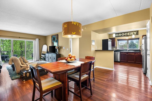 655 PERRIE Drive 206, Elk Grove Village, IL 60007