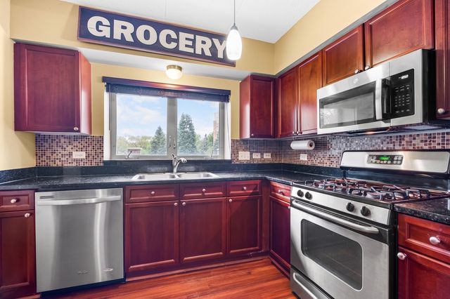 655 PERRIE Drive 206, Elk Grove Village, IL 60007