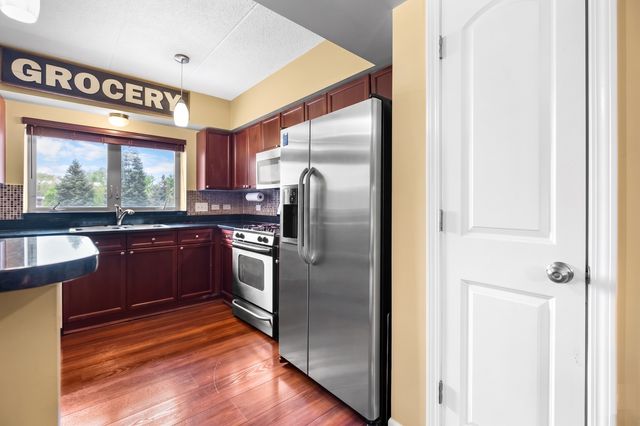 655 PERRIE Drive 206, Elk Grove Village, IL 60007