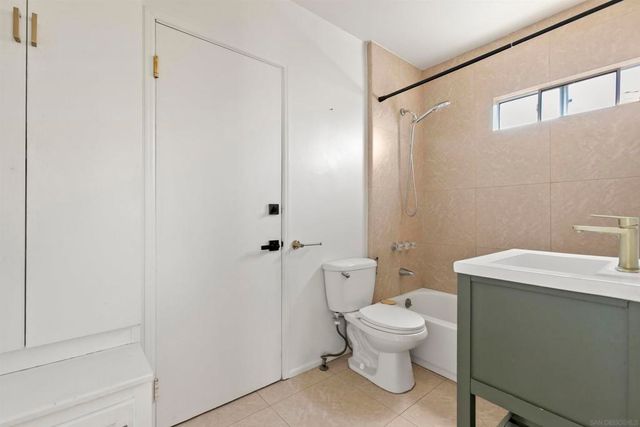 1936 Parrot St, San Diego, CA 92105