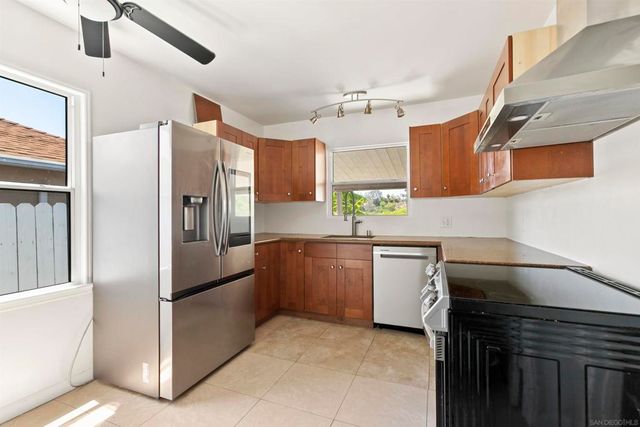 1936 Parrot St, San Diego, CA 92105