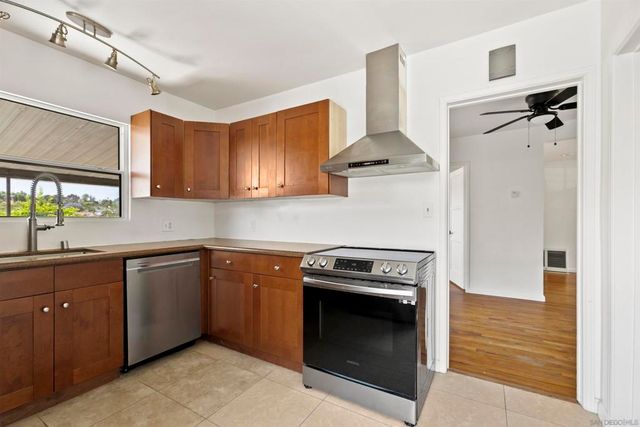 1936 Parrot St, San Diego, CA 92105