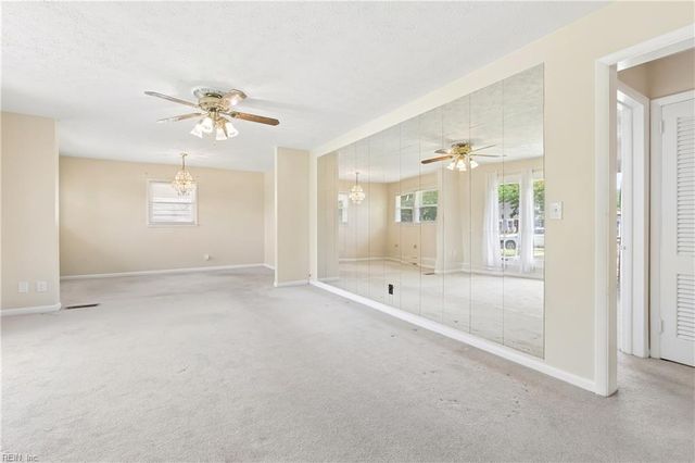 4 Snidow BLVD, Newport News, VA 23608