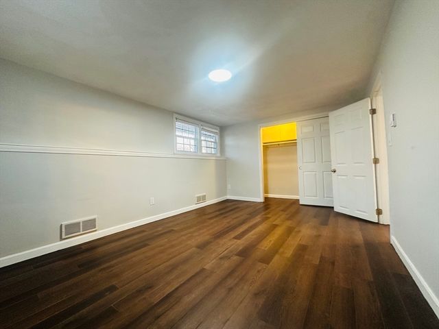 222 School St 4, Walpole, MA 02081