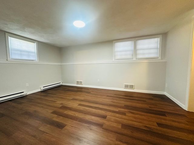 222 School St 4, Walpole, MA 02081