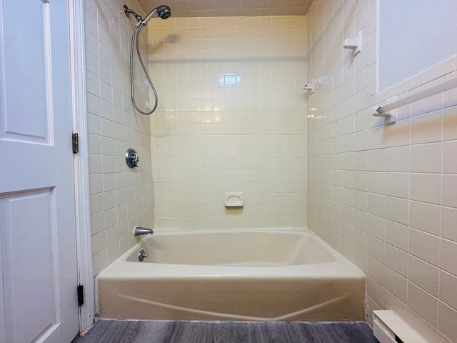 222 School St 4, Walpole, MA 02081