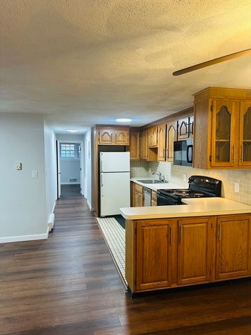 222 School St 4, Walpole, MA 02081