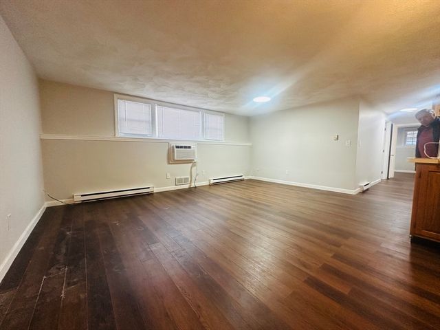 222 School St 4, Walpole, MA 02081