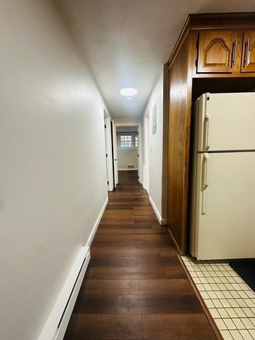 222 School St 4, Walpole, MA 02081