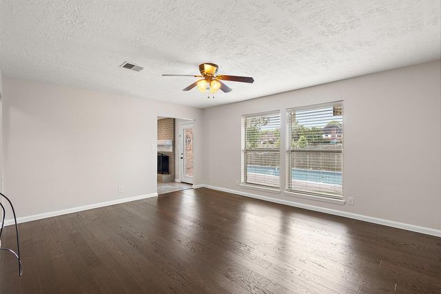 11711 Park Creek Drive, Houston, TX 77070