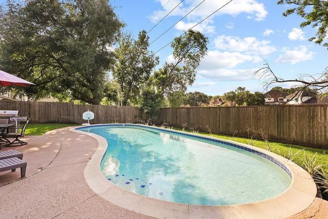 11711 Park Creek Drive, Houston, TX 77070
