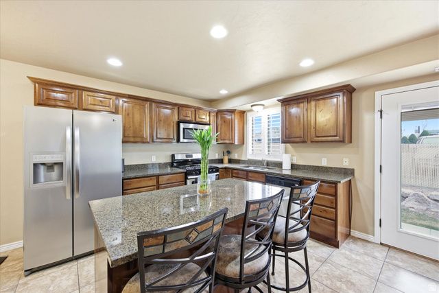 1805 W 5050 S, Roy, UT 84067
