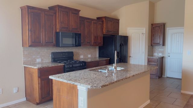 1110 Cerrillos Ave, Midland, TX 79707