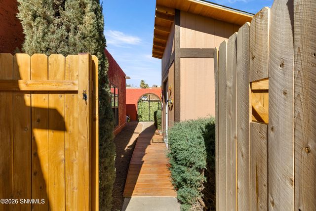 3050 Executive Hills Road, Las Cruces, NM 88011