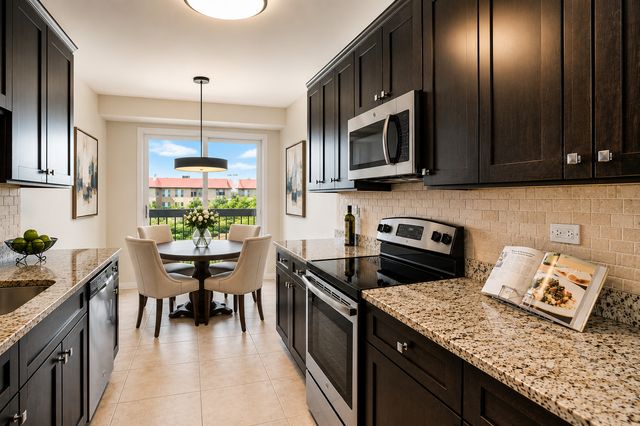 1220 Rudolph Road 5B, Northbrook, IL 60062