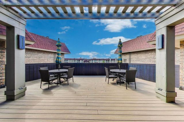 1220 Rudolph Road 5B, Northbrook, IL 60062