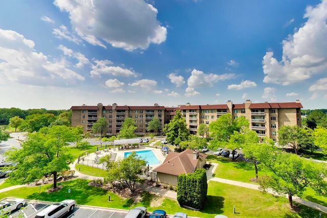 1220 Rudolph Road 5B, Northbrook, IL 60062