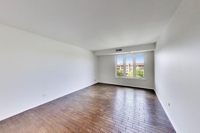 1220 Rudolph Road 5B, Northbrook, IL 60062