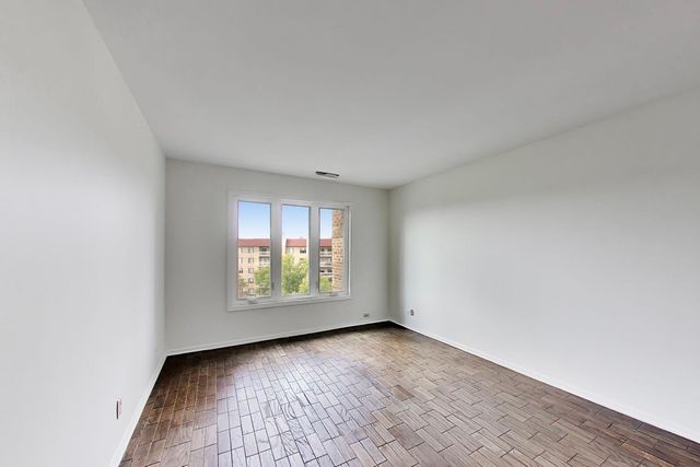 1220 Rudolph Road 5B, Northbrook, IL 60062