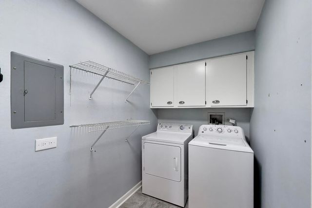 1220 Rudolph Road 5B, Northbrook, IL 60062