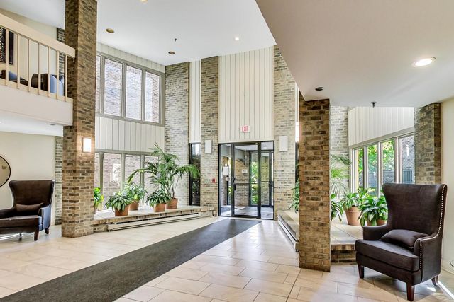 1220 Rudolph Road 5B, Northbrook, IL 60062