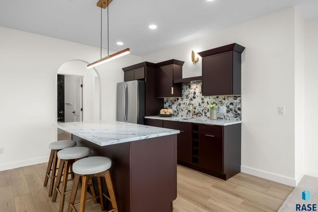 7300 E Misty Knoll Cir Circle, Sioux Falls, SD 57110