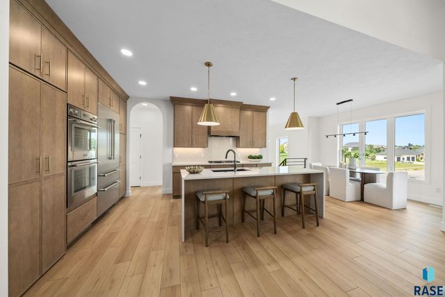 7300 E Misty Knoll Cir Circle, Sioux Falls, SD 57110