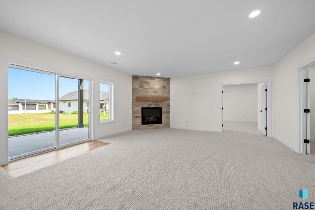 7300 E Misty Knoll Cir Circle, Sioux Falls, SD 57110