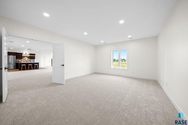 7300 E Misty Knoll Cir Circle, Sioux Falls, SD 57110