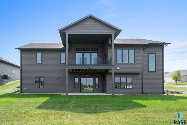 7300 E Misty Knoll Cir Circle, Sioux Falls, SD 57110