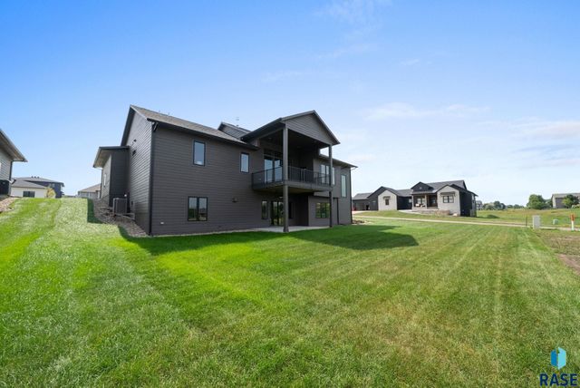 7300 E Misty Knoll Cir Circle, Sioux Falls, SD 57110