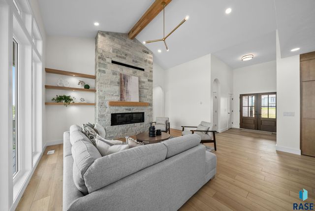 7300 E Misty Knoll Cir Circle, Sioux Falls, SD 57110